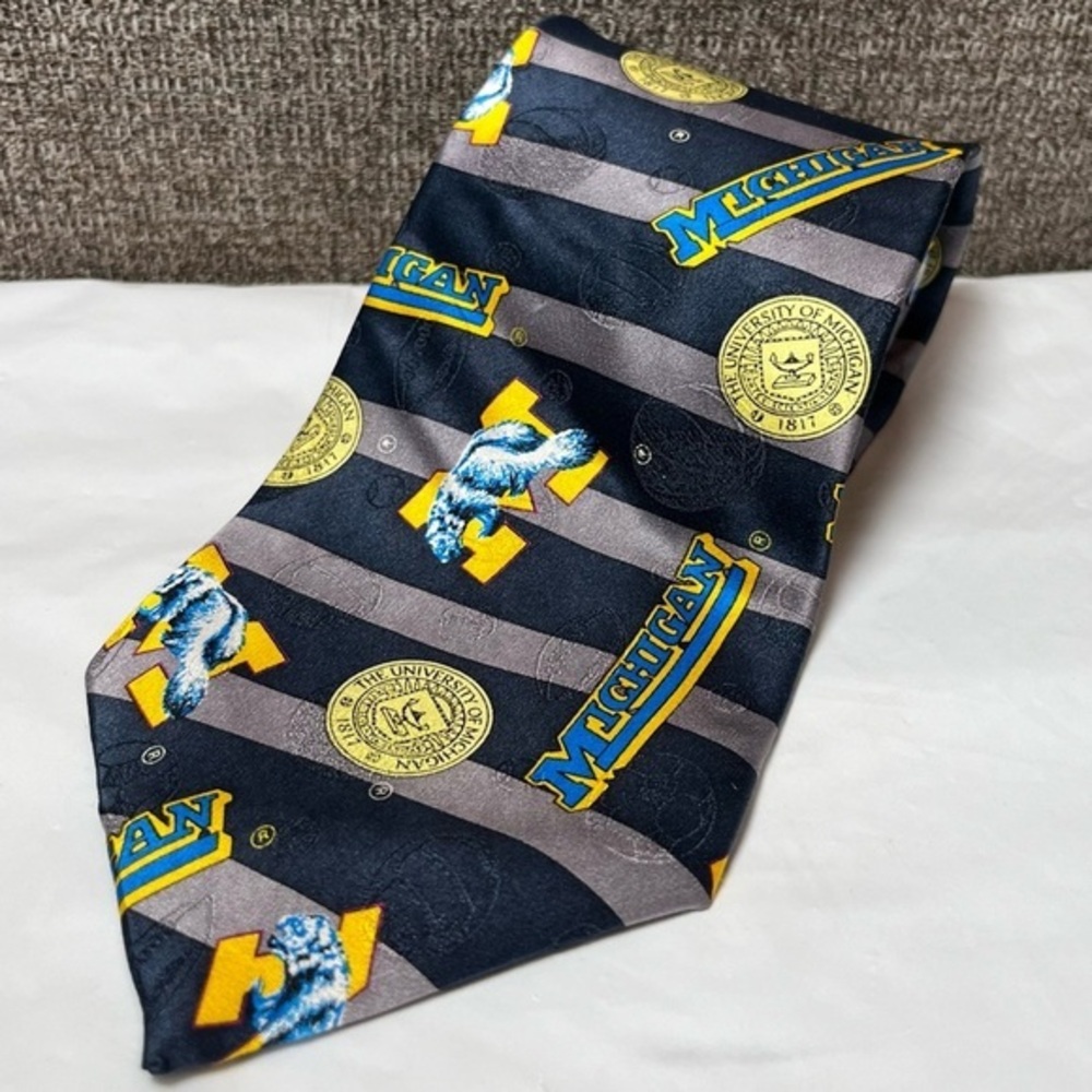 University Of Michigan Men’s Neck Tie U‎ of M Michigan Wolverines Blue and Maize